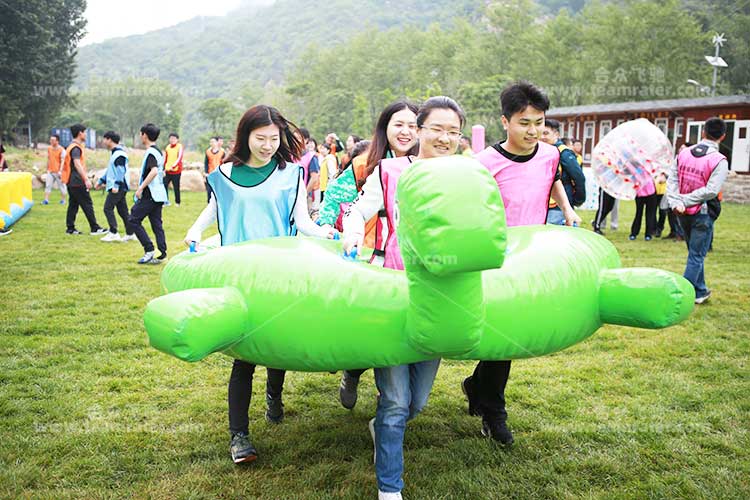 趣味運(yùn)動(dòng)會(huì)項(xiàng)目：龜兔賽跑